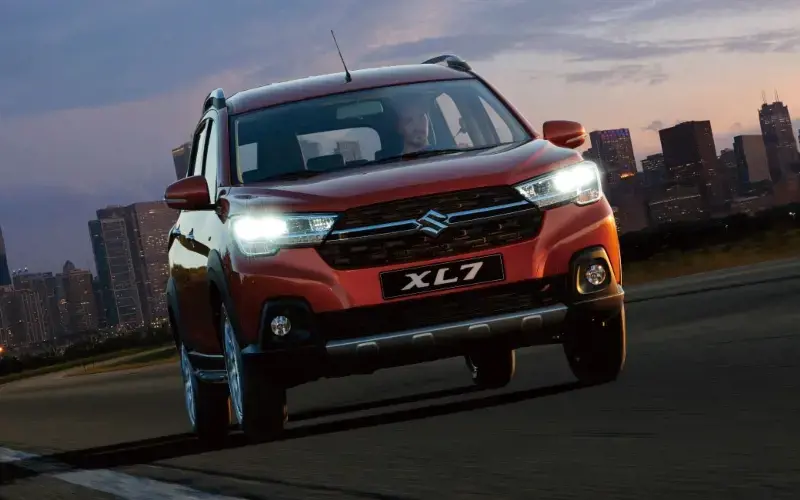 Suzuki XL7 SUV híbrido motor potente, diseño moderno, oferta especial.